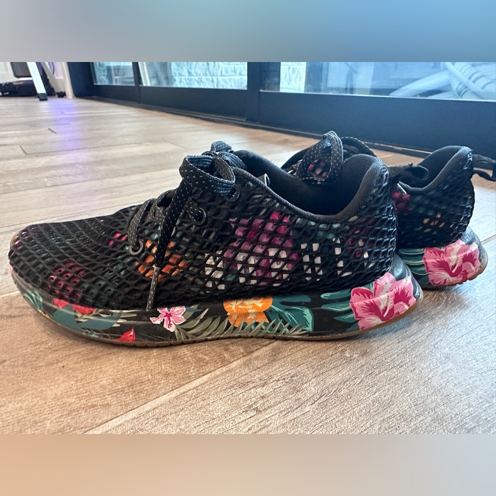 NOBULL Mesh Runner, Women’s 6.5, Midnight Tropical